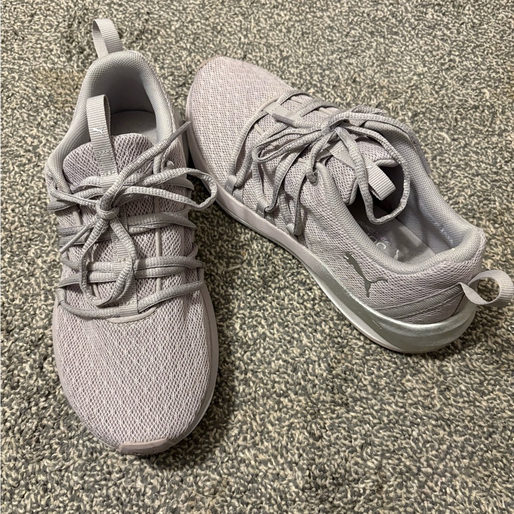 Puma Women's Light Gray Sneakers